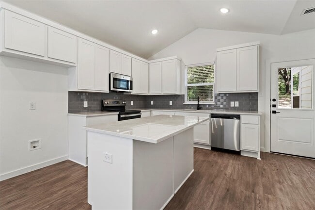 Building Photo - 719 Maple Row