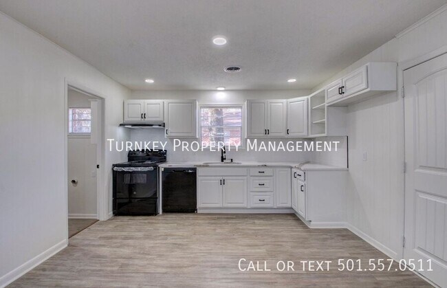 Foto del edificio - 5821 Freeland Dr