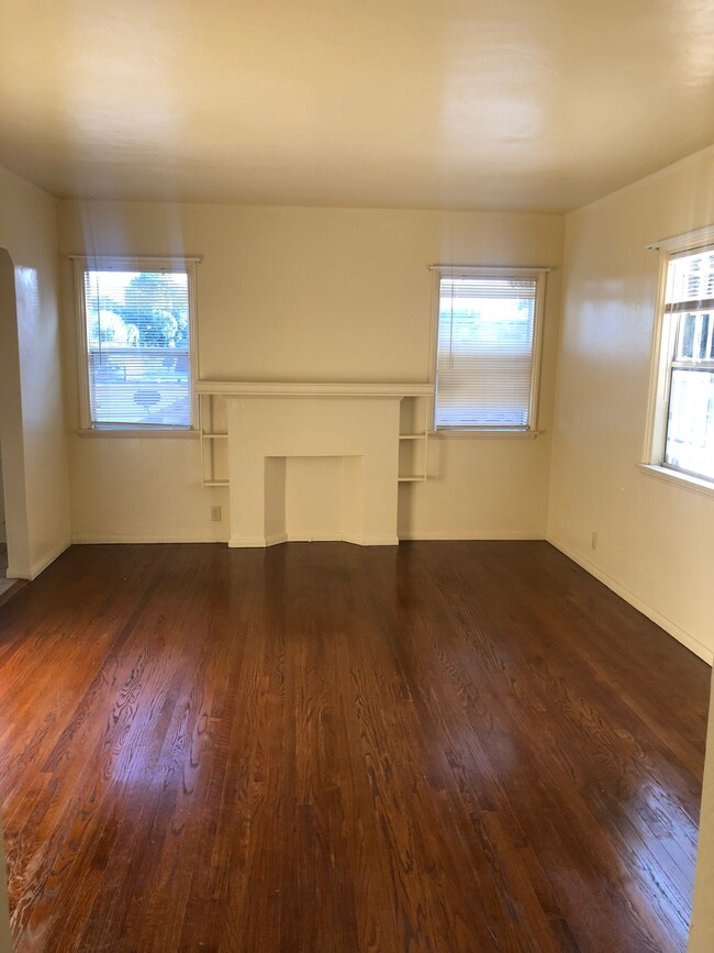 Building Photo - 2108 Thurman Ave