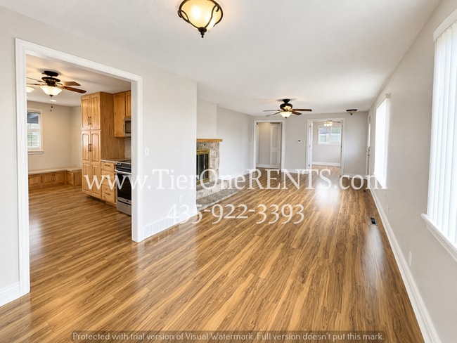 Building Photo - This property offers a NO DEPOSIT option available for qualified renters!