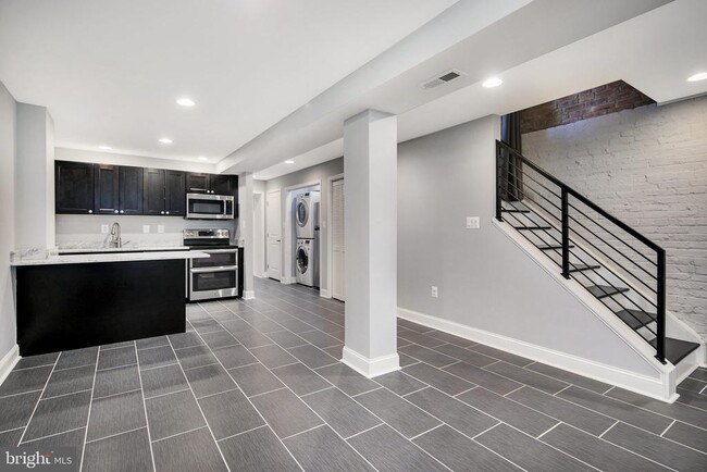 Foto del edificio - 225 Channing St NE