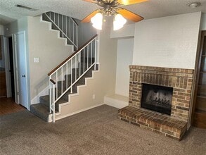 Building Photo - 2717 Meadow Park Dr