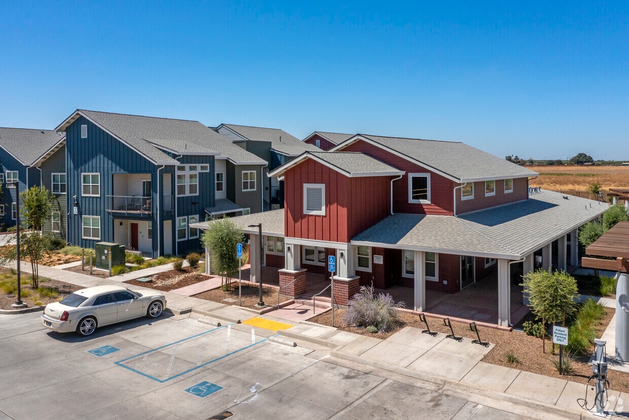 Building Photo - Stonegate Village II