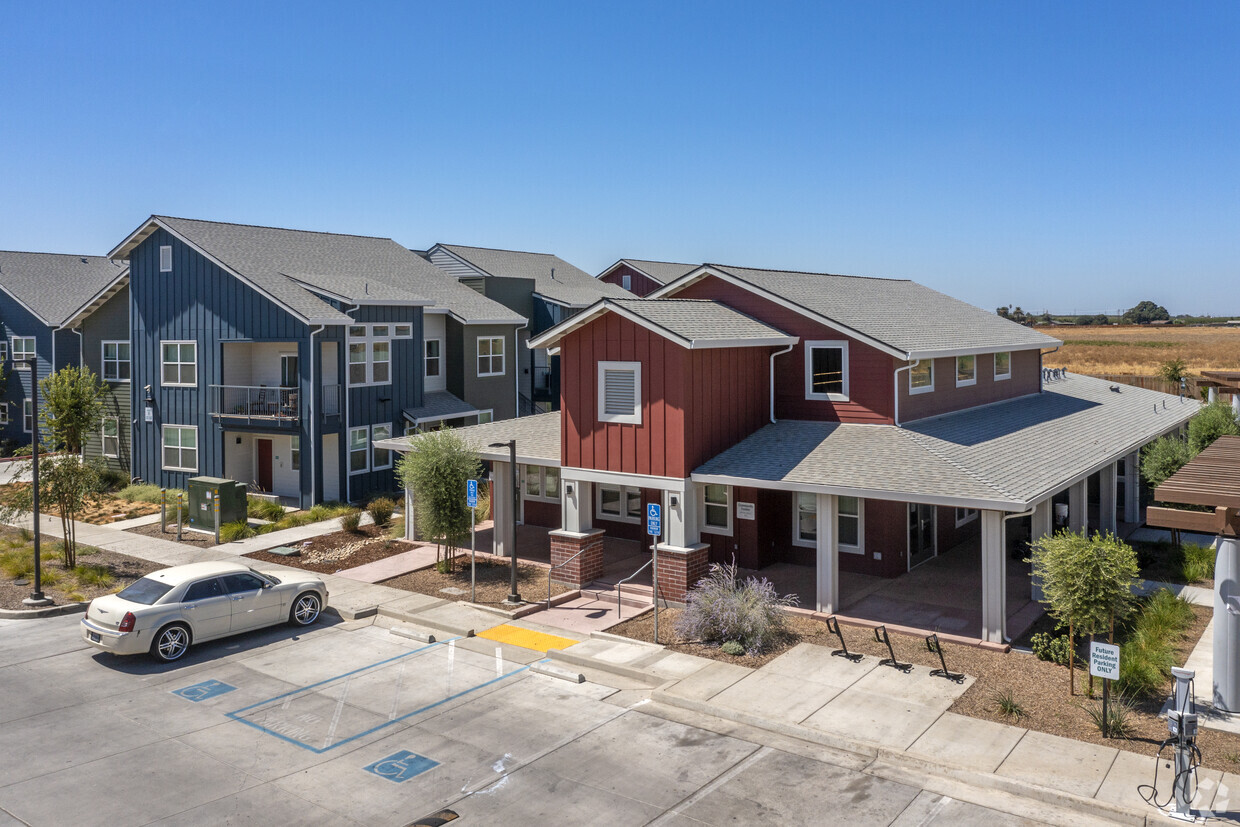 Building Photo - Stonegate Village