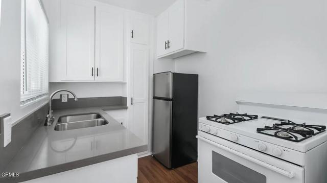 Foto del edificio - 230 N Hollywood Way