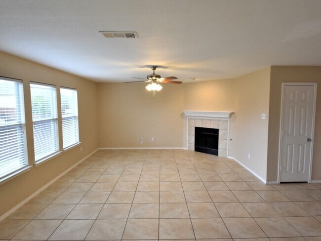 Building Photo - 5800 Westgate Dr