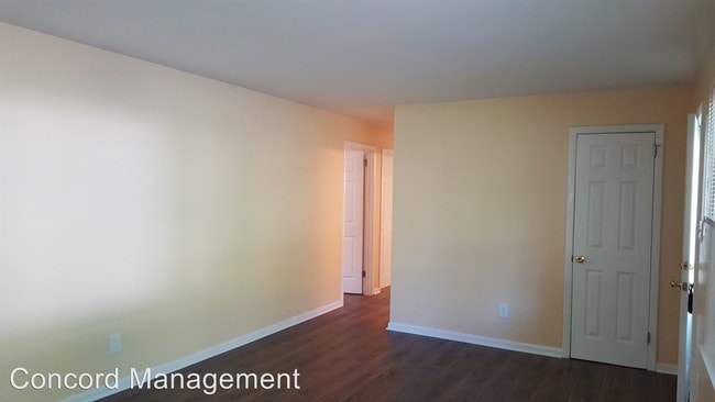 Building Photo - 3 br, 1.5 bath House - 3214 Fielding Pl.