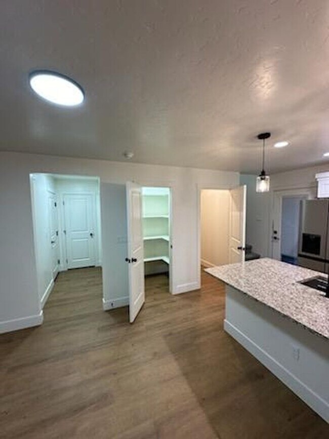 Foto del edificio - Brand New 3 bed, 2.5 bath PLUS a garage townhomes in Mountain Home - 11 minutes to AFB