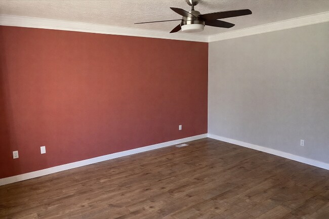 Foto del edificio - 573 E Main St