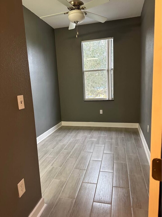 Foto del edificio - 617 Founders Dr