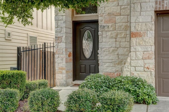 Building Photo - 9824 Milla Cir