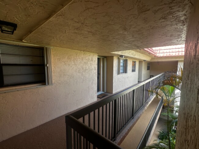 Building Photo - 200 Jacaranda Country Club Dr