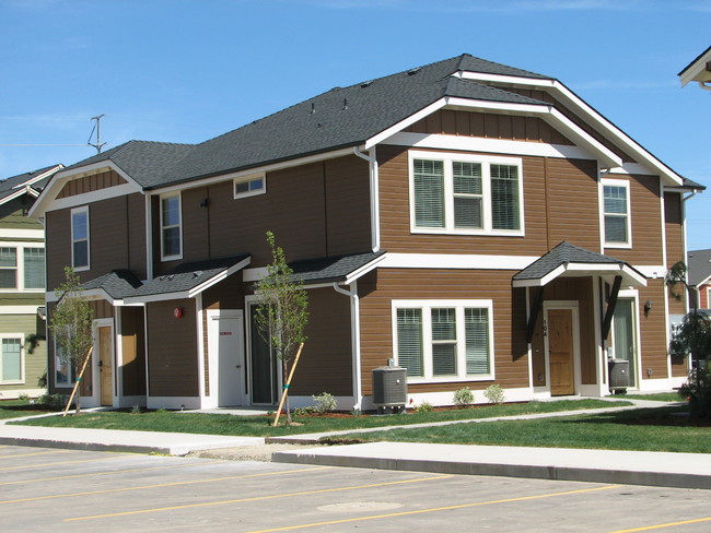 Building Photo - Sawtooth Village