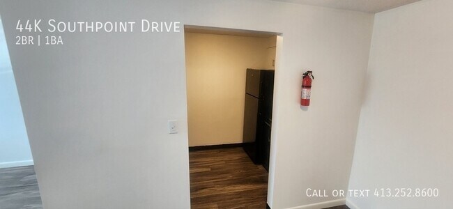 Foto del edificio - 44 Southpoint Dr