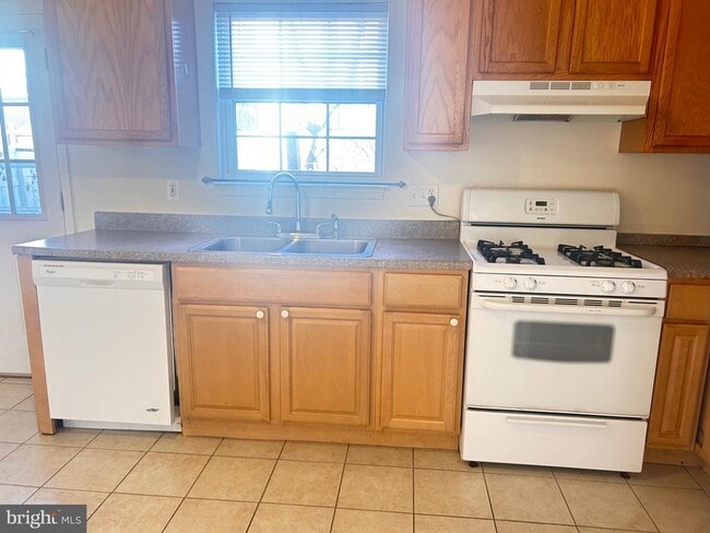 Building Photo - 213 Emily Ln