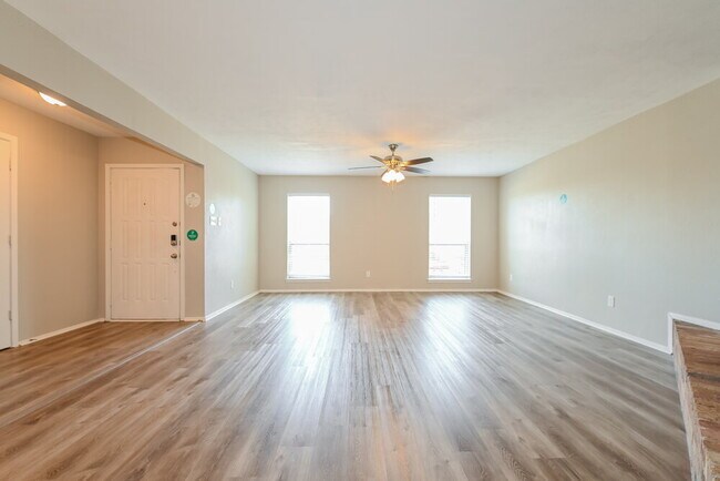 Foto del edificio - 1301 Southridge Dr