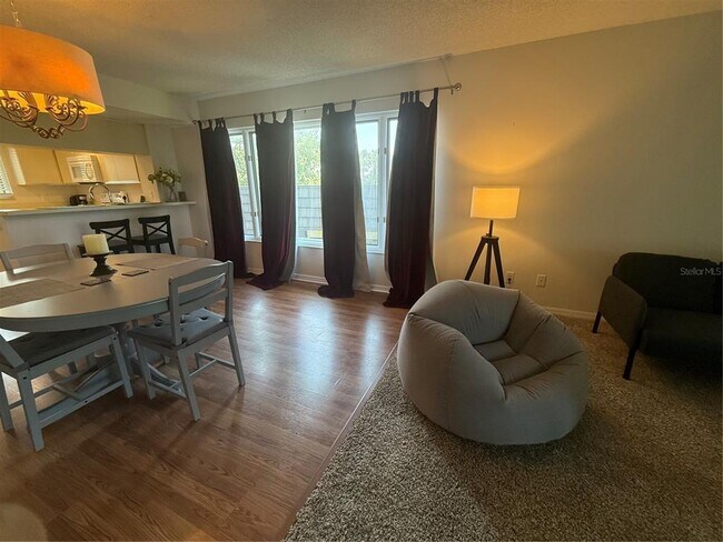 Foto del edificio - 1645 Spoonbill Ln