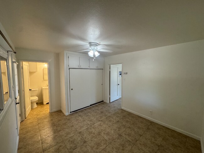 Foto del edificio - 723-729 N Ferger Ave