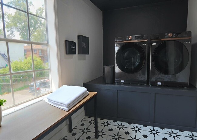 Building Photo - 1529 Madison Ave