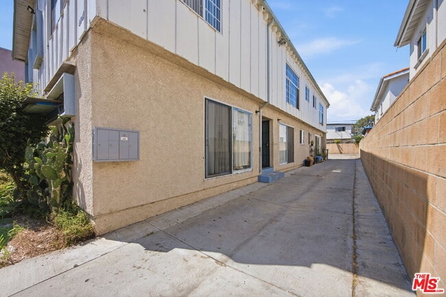 Building Photo - 4841 W 18th St