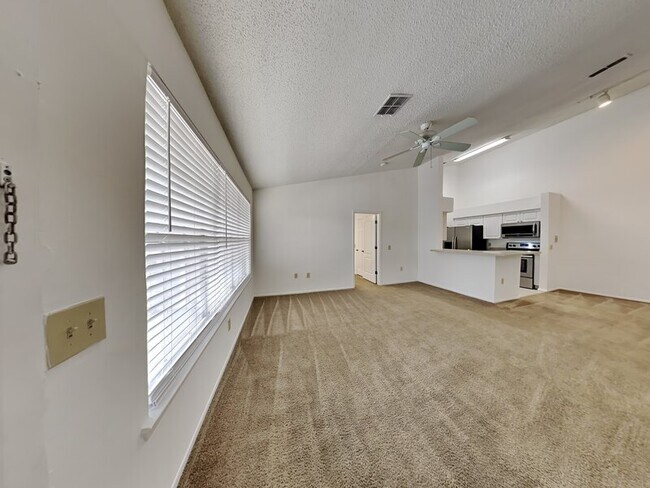 Building Photo - 1221 Bermuda Lakes Ln