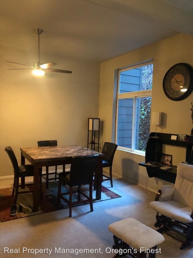 Building Photo - 2 br, 2 bath Apartment - 1910 SW 18th Ave #21
