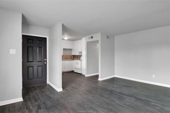 Building Photo - 3800 E 29th St