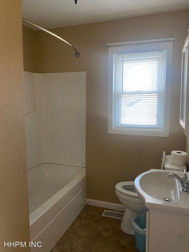Building Photo - 3 br, 1.5 bath House - 1413 Co Rd 92