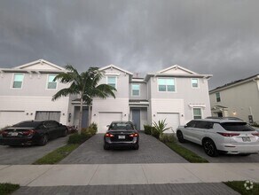 Building Photo - 4588 Hollister Ave