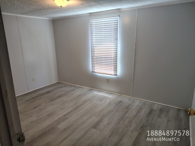 Building Photo - 301 Old Tavern Ln