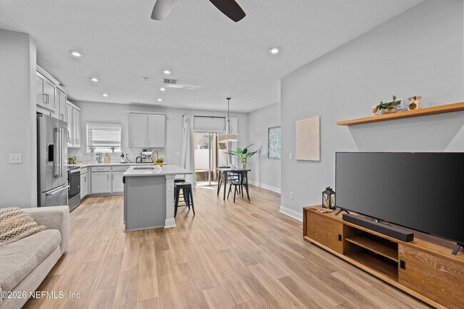 Building Photo - 12050 Calvesta St