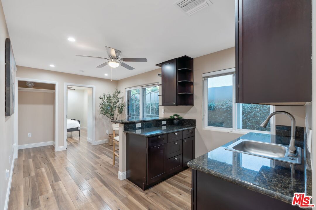 Foto principal - 22520 Ballinger St
