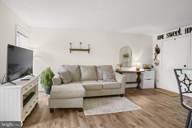Building Photo - 44759 Woodlake Ct