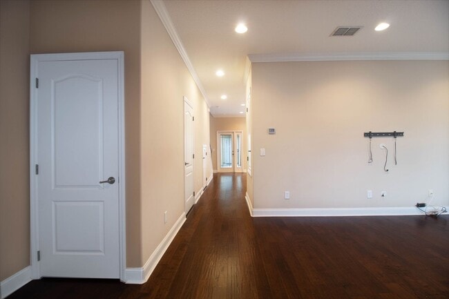 Building Photo - Charming 3 Bed/2.5 Bath Townhome in the Be...