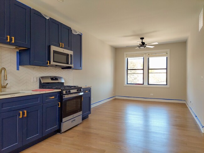 Foto del edificio - 2020 W Montrose Ave