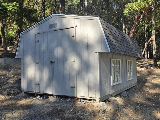 Building Photo - 11020 N Applegate Rd