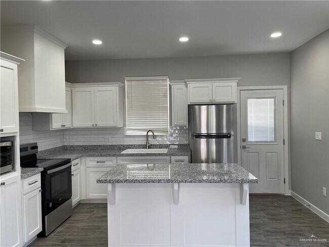 Foto del edificio - 1101 Sugar Gdn Dr