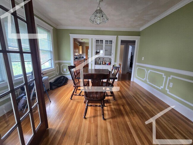 Building Photo - Nicely renovated 3 bed unit in Brighton wi...