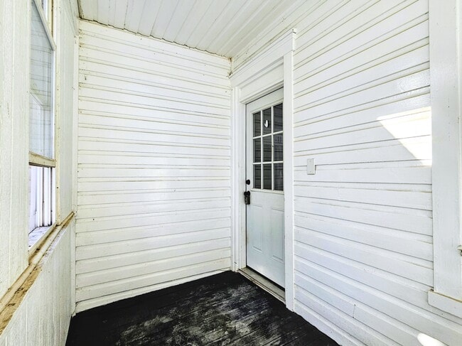 Building Photo - 221 Main St