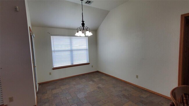 Building Photo - 400 Amanda Dr