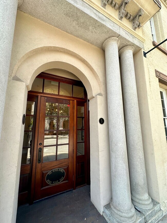 Foto del edificio - 1 BED | 1 BATH | DOWNTOWN CONDO | GARAGE P...