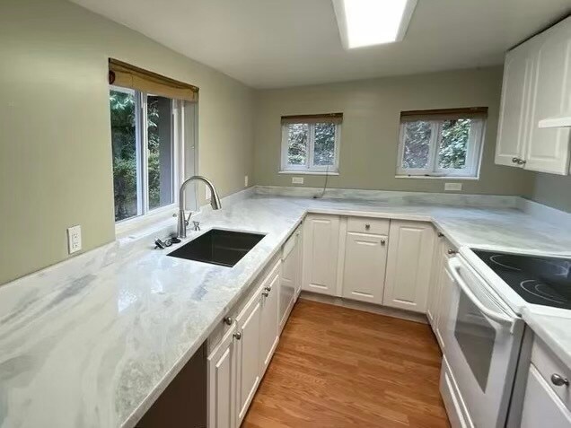 Kitchen - 211 Highland Dr