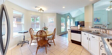 Building Photo - 6014 Knollwood Tr