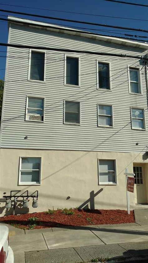 Primary Photo - 308 East St