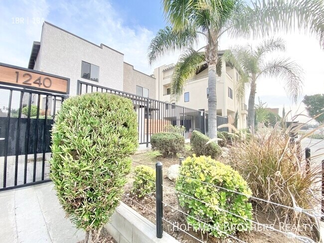Foto del edificio - 1240 S Bronson Ave