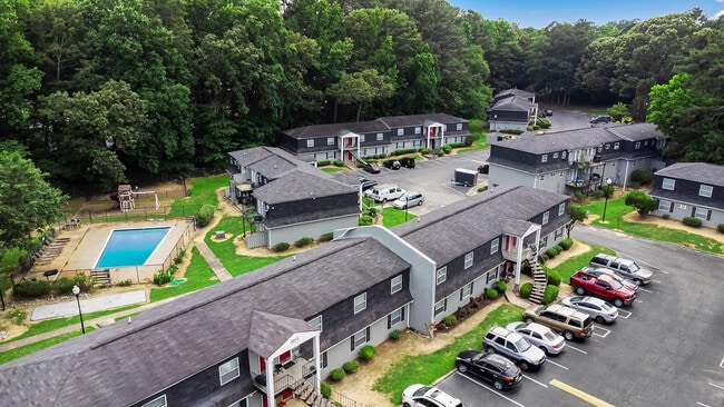 Foto del edificio - Room in Apartment on Mt Zion Rd