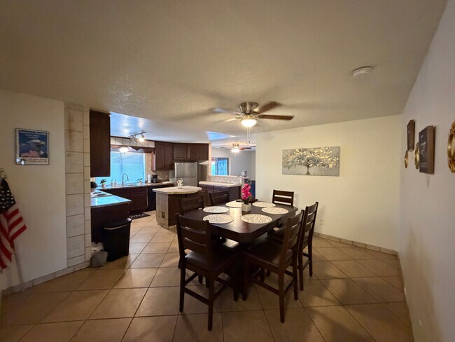 Foto del edificio - 8119 W Glenrosa Ave