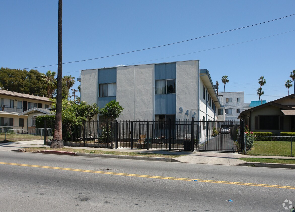 Primary Photo - 942 N Normandie Ave
