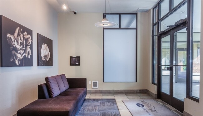 Building Photo - 812 5th Ave N