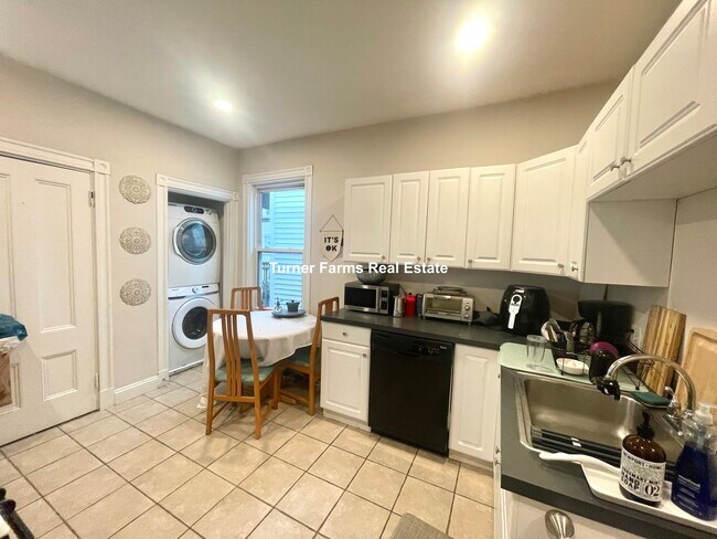 Foto del edificio - 267 E Cottage St